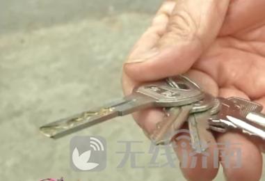 济南六旬大妈被套路？一把钥匙换走188元小龙虾