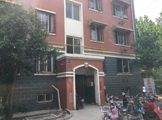 济南8旬老太疑被5旬酗酒儿子杀害家中 警方已介入调查