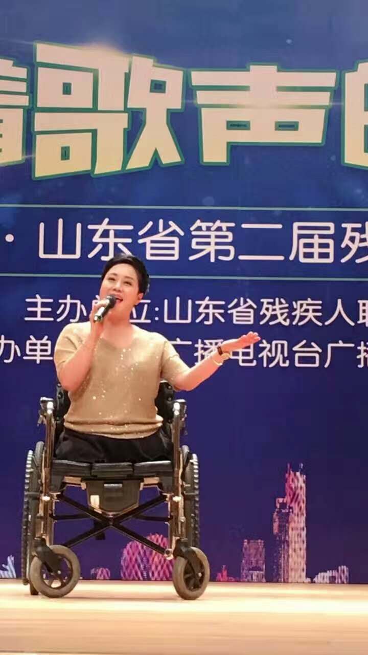 济南无腿歌者赵亦静:即使不能奔跑,也有诗和远方