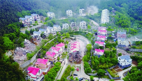 动手了!济南开拆南山豪华违建别墅群 有的别墅多次易主