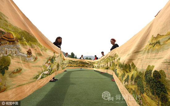 山东淄博：“绣娘”巧手织绣美好生活