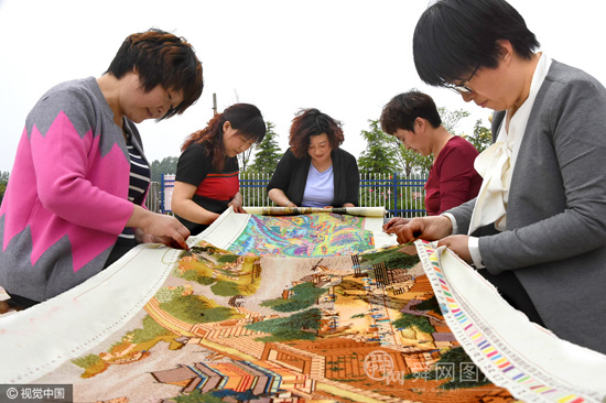 山东淄博：“绣娘”巧手织绣美好生活