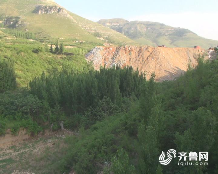 济南南部山区惊现巨大渣土山 大风吹起似“黄土高原”