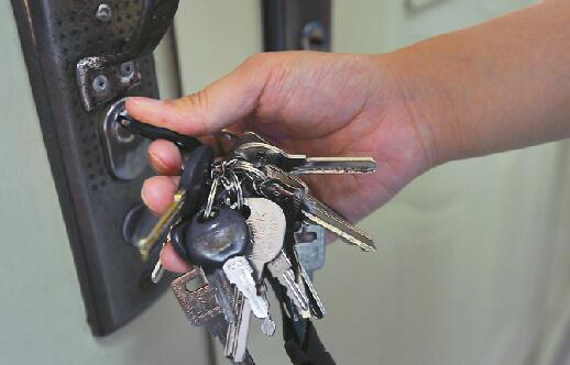 “错乱”的世界在忍耐中陪伴