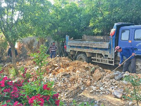 济南部分地区建筑垃圾难及时清运 建绿透绿不同步