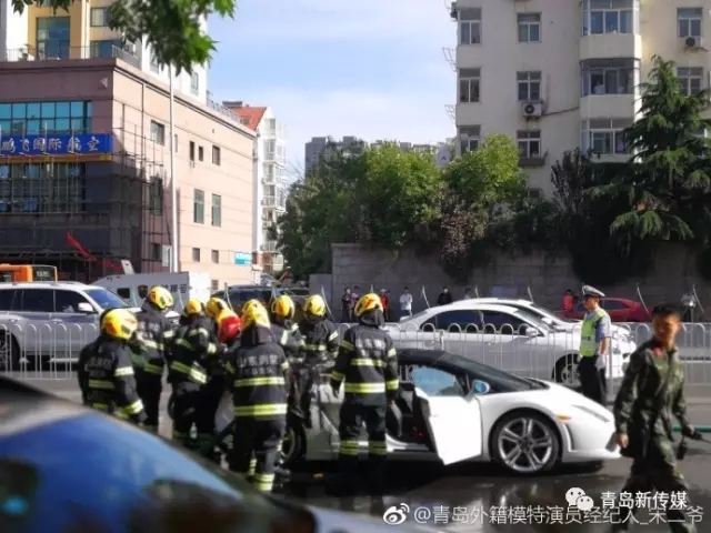 青岛：宁夏路兰博基尼自燃 价值428万!瞬间变烤牛