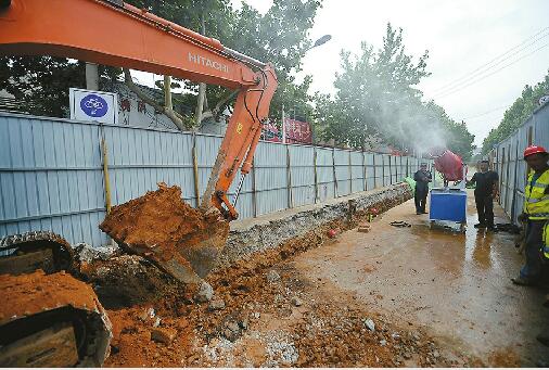济南拖机路“埋管”告别雨季看海 总长度达到900米