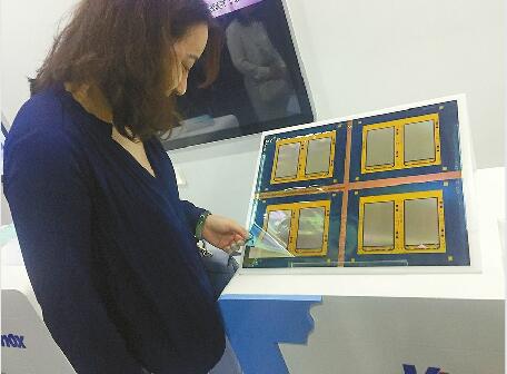 探营第四届山东省互联网大会 柔性显示器有望明年上市