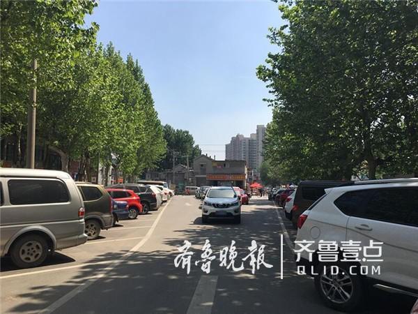 济南老旧小区停车难：花草给车让道 毁绿建停车位 