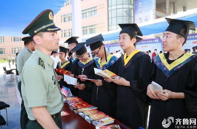 山东省征兵宣传月进校园活动启动 全省近3万大学生投笔从戎