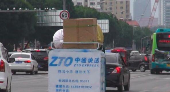 济南上线快递车识别APP 快递小哥闯红灯将曝光