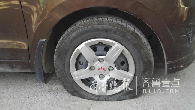 济南东仓小区十余辆私家车被扎胎 事发路段没有监控