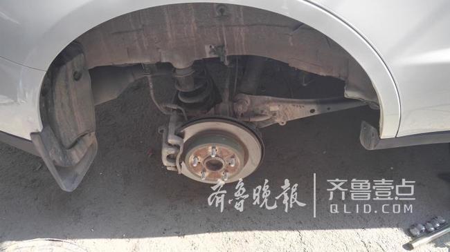 济南东仓小区十余辆私家车被扎胎 事发路段没有监控