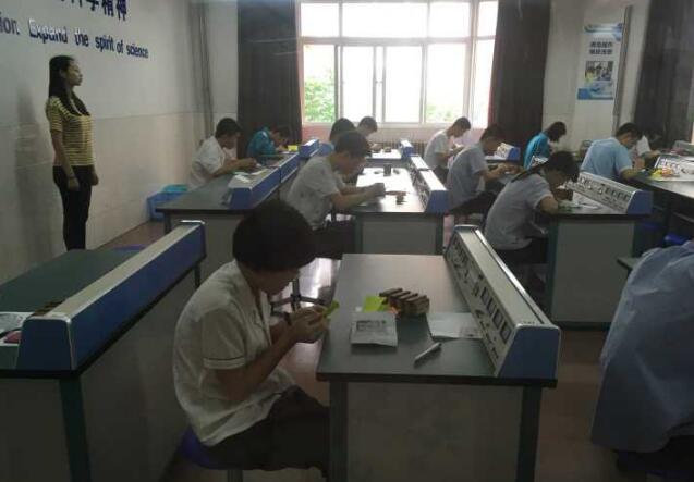 山师附中今年推荐生素质测试题“神题”：开魔盒+折纸