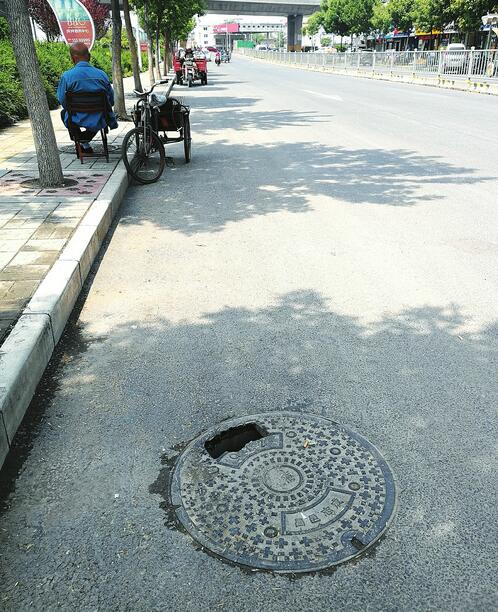 济南窨井变陷阱坑人没商量 产权单位众多建设标准不一