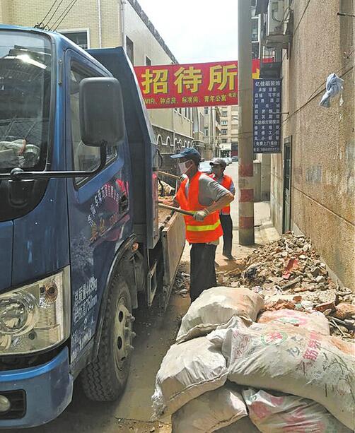 天桥区渣土办当起义务“清道夫” 每月“消化”装修垃圾千余立方米