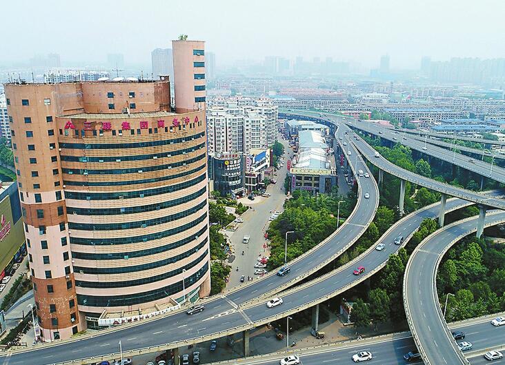 这才是你要的济南：万余处违法广告拆除 “素颜”更清新