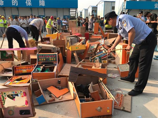 济南现场销毁八十余台赌博机 经营者通过芯片做手脚