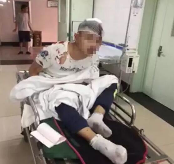 济南一轿车正常行驶突然被撞 竟在原地转了9圈