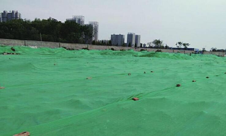 威海路东段工地内裸露垃圾整改完毕