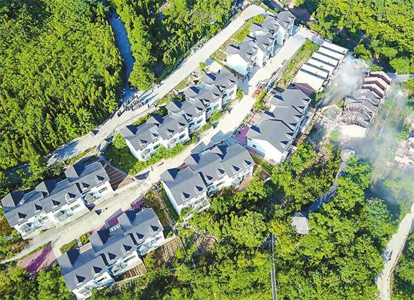 打着生态旅游幌子建房出售 “微山湖”46栋违建别墅开拆