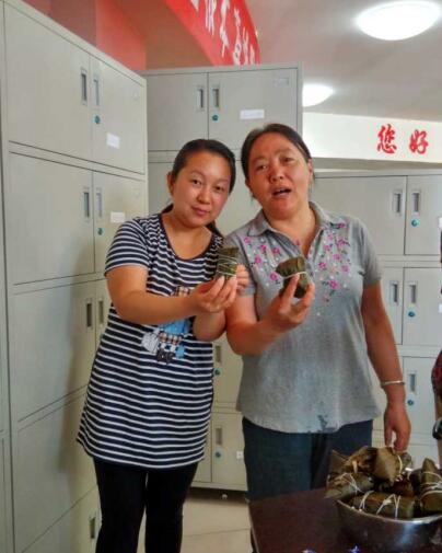 济南济南南辛庄街道各党组织“迎端午、包粽子”