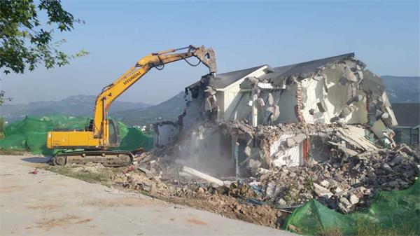 “微山湖”违建别墅群全拆除 所有业户均顺利搬离