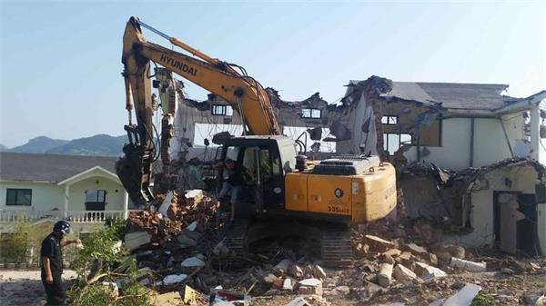 “微山湖”违建别墅群全拆除 所有业户均顺利搬离