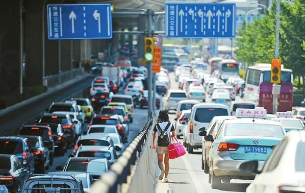 济南整治交通秩序再出招 将协调党政机关开放停车资源