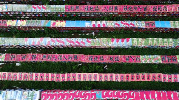 济南市区“藏”着十万养殖笼 密密麻麻堪比麻将牌