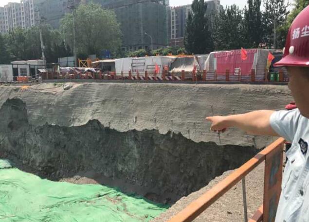 基坑支护不合格工人冒危险施工 普利置业缤纷汇项目被责停工整改