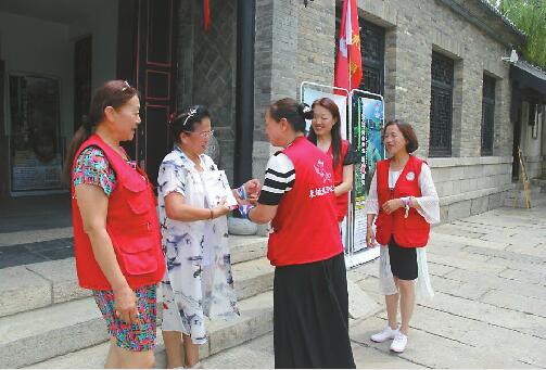 黑龙江大妈点赞济南旅游啄木鸟