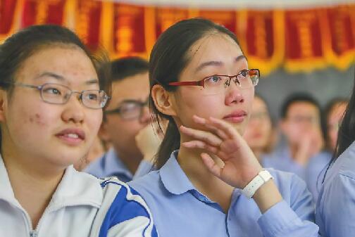 高中最后一课喜伤叠加：收好这份记忆，青春仍在继续
