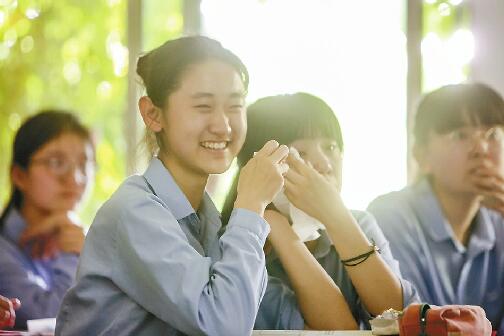 高中最后一课喜伤叠加：收好这份记忆，青春仍在继续