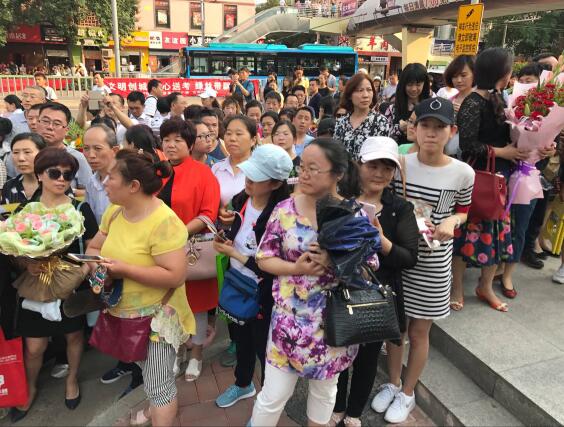 �߿����һ�ſ�Ŀ���Խ��� �ڼҳ������ʻ�ӭ����������