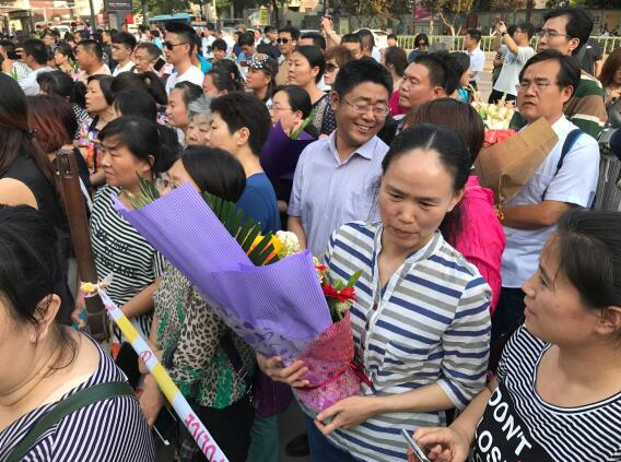 �߿����һ�ſ�Ŀ���Խ��� �ڼҳ������ʻ�ӭ����������