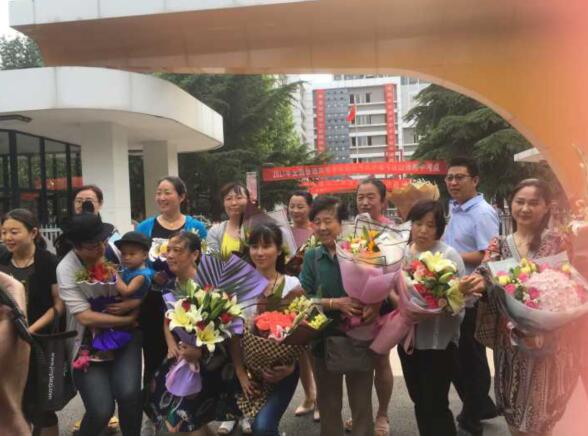 �߿����һ�ſ�Ŀ���Խ��� �ڼҳ������ʻ�ӭ����������