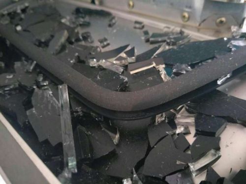 万宝牌油烟机突然爆炸 厂家：产品不退 换块新玻璃