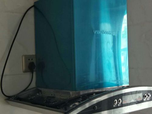 万宝牌油烟机突然爆炸 厂家：产品不退 换块新玻璃