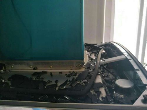 万宝牌油烟机突然爆炸 厂家：产品不退 换块新玻璃