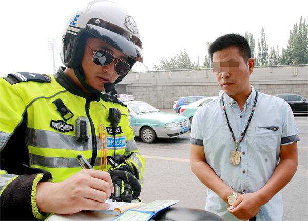 用蚊香盒挡车牌 济南一司机耍小聪明被处15日以下行政拘留