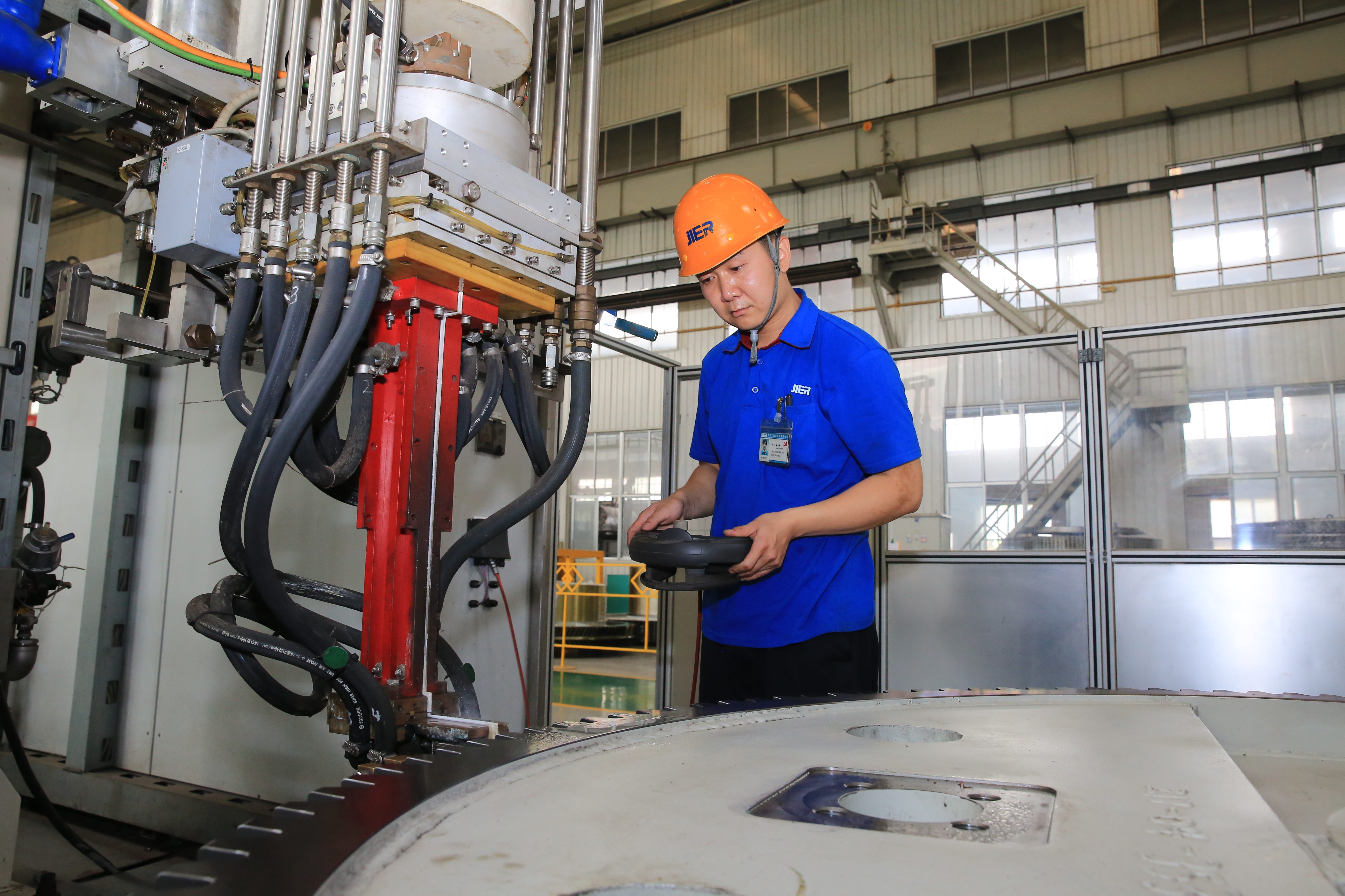 2017寻找济南工匠工友随手拍  廖振军：淬火机床旁的80后创新能手