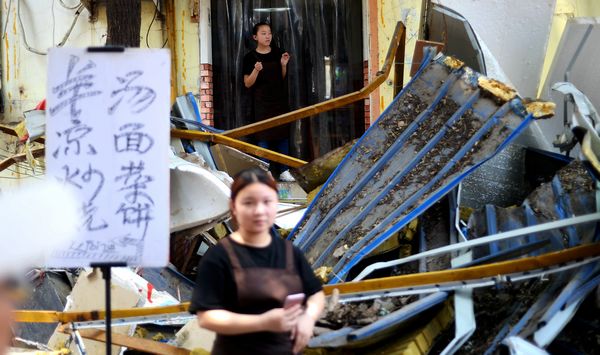济南胜利大街便民市场14日全拆完 私建围墙小院也拆除