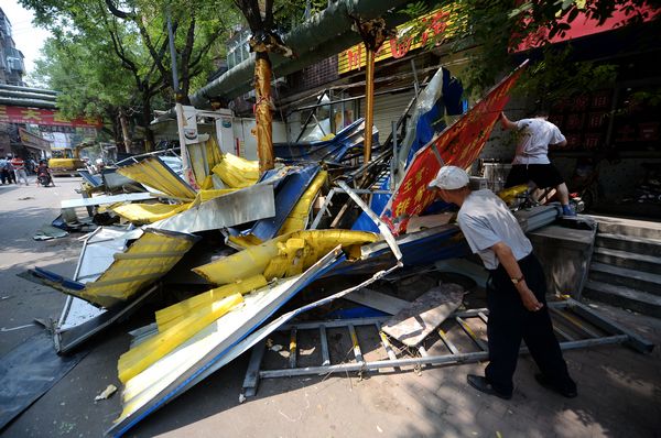 济南胜利大街便民市场14日全拆完 私建围墙小院也拆除