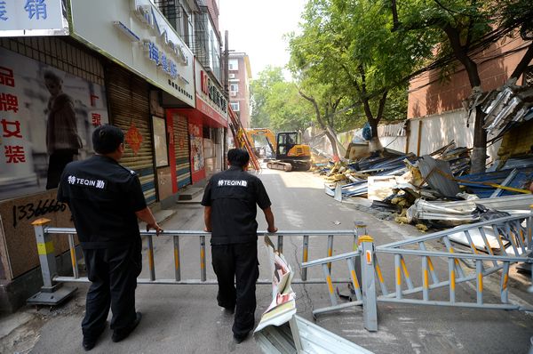 济南胜利大街便民市场14日全拆完 私建围墙小院也拆除
