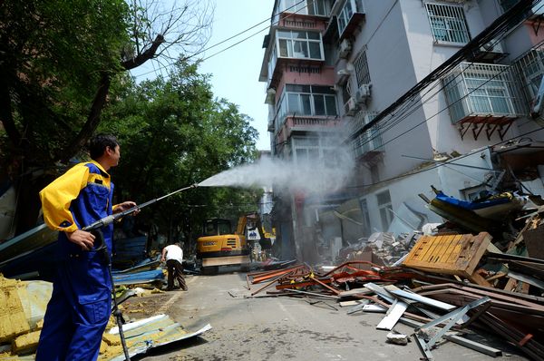 济南胜利大街便民市场14日全拆完 私建围墙小院也拆除