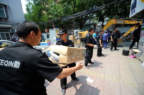 济南胜利大街便民市场14日全拆完 私建围墙小院也拆除
