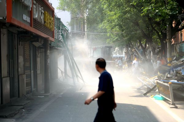 济南胜利大街便民市场14日全拆完 私建围墙小院也拆除