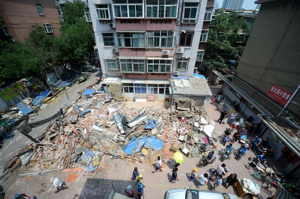 济南胜利大街便民市场14日全拆完 私建围墙小院也拆除