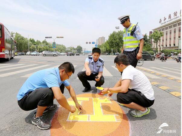 �δ�����ٳ����� 3D��ɫ��ʾ������Ͻ�ͷ